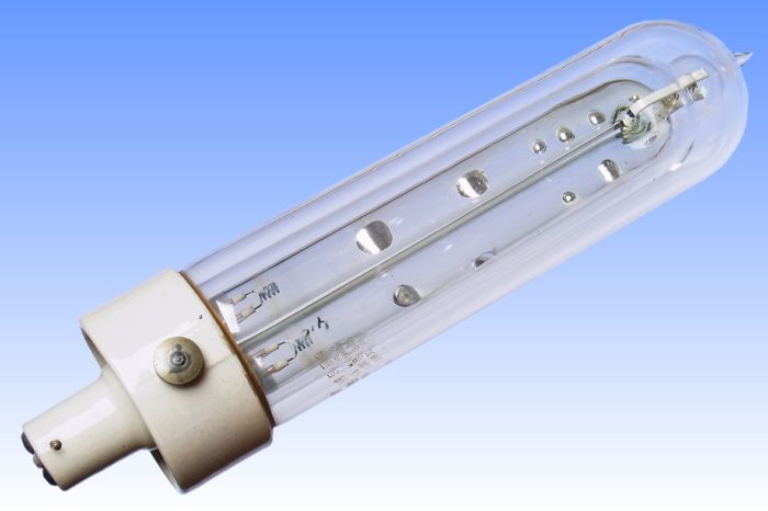 Characteristics of discharge lamps