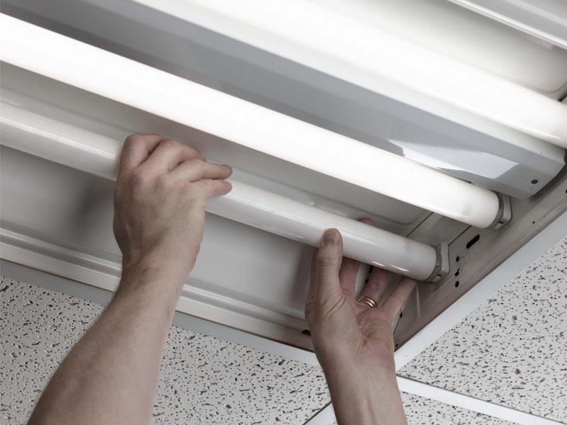 Replacing the Fluorescent Lamp