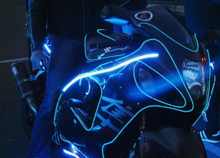 Motorcycle tuning with thin neon thread and thick LED-flex.