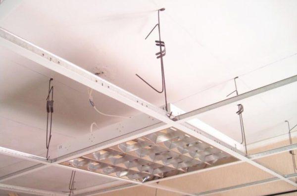 Mounting the light fitting on Armstrong ceiling rails