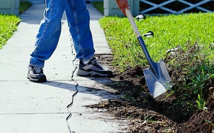 Comment réaliser l'éclairage d'un sentier dans une maison de campagne ?