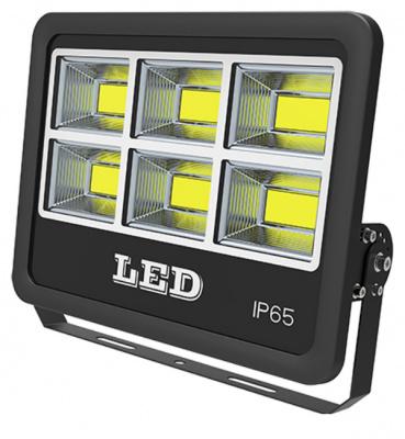 LED spotlight on 6 matrices.