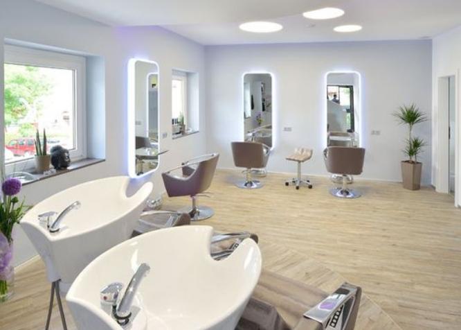 The lighting in the salon should create a comfortable environment.