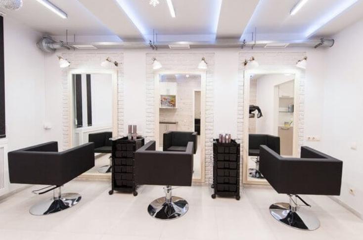 The lighting in hairdressing salons is demanding in terms of quality.