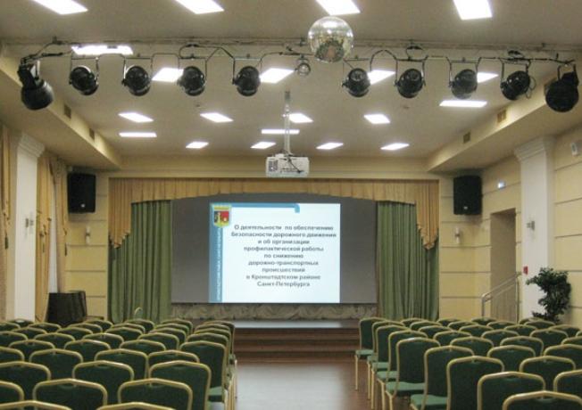 Description and features of theatrical stage lighting