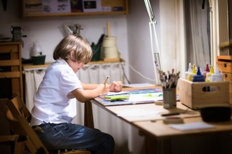 La hauteur optimale pour une lampe de table.