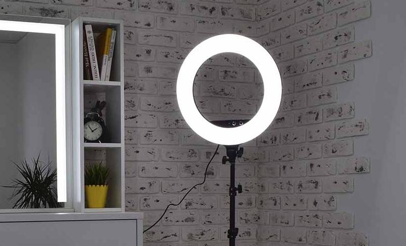 Comment fabriquer une lampe circulaire à la maison