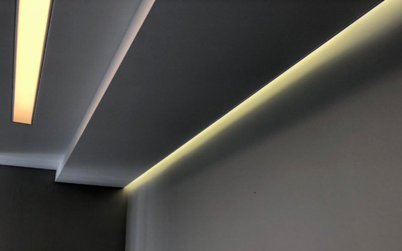 Ceiling perimeter lighting with their own hands