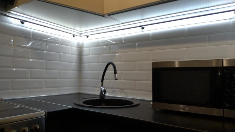 Exemple d'installation d'une bande LED