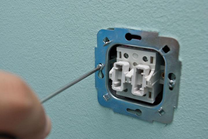 How to correctly install and wiring a double switch