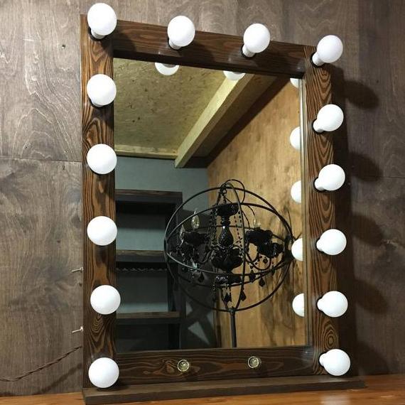 Detailed instructions for making a makeup mirror with light bulbs