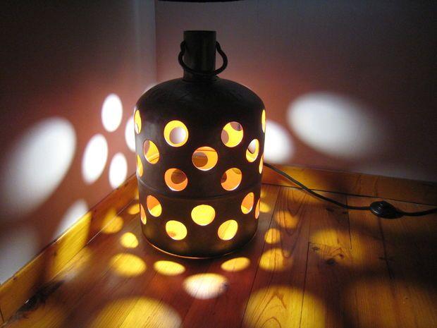 Beautiful makeshift lamps from improvised materials