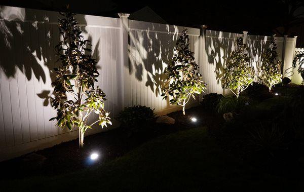 Using lighting in landscaping