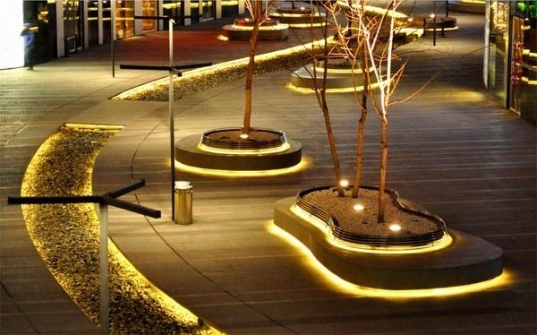 Using lighting in landscape design