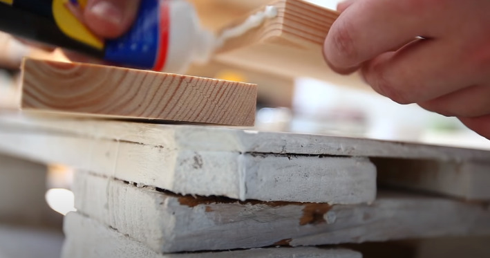 Instructions détaillées pour la fabrication d'un miroir de maquillage avec des ampoules électriques