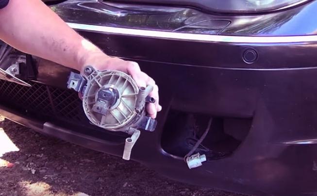 How to Replace a Fog Light