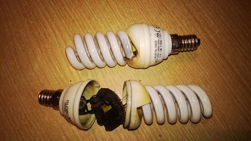 What are the types of base on the bulb