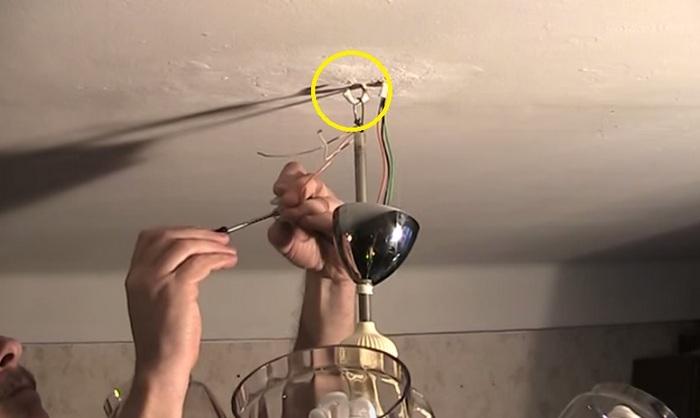 Fixing and installation of a chandelier