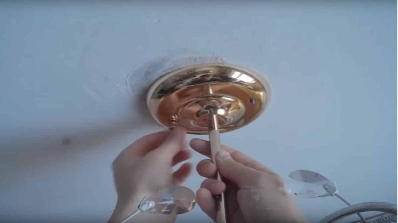 How to take off the chandelier from the ceiling by yourself