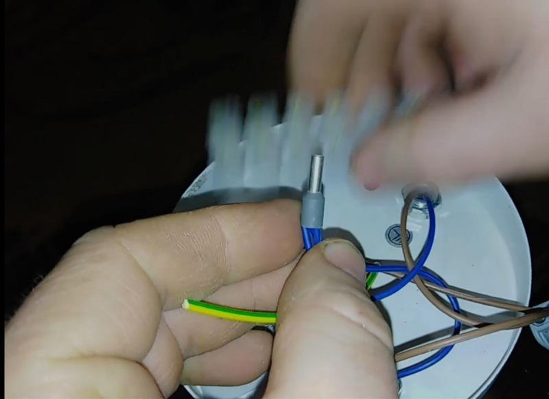 How to remove the chandelier from the ceiling by yourself