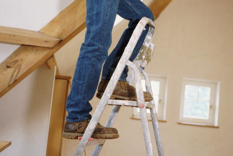 Installation d'un lustre sur un plafond suspendu