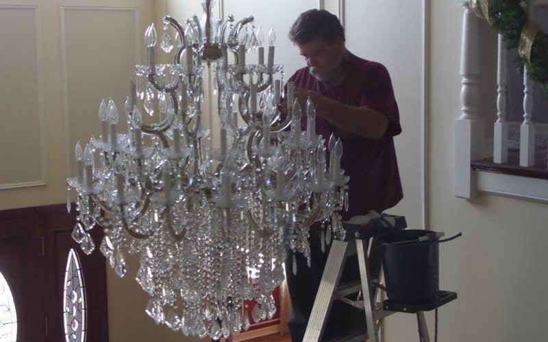 With what and how to wash a crystal chandelier