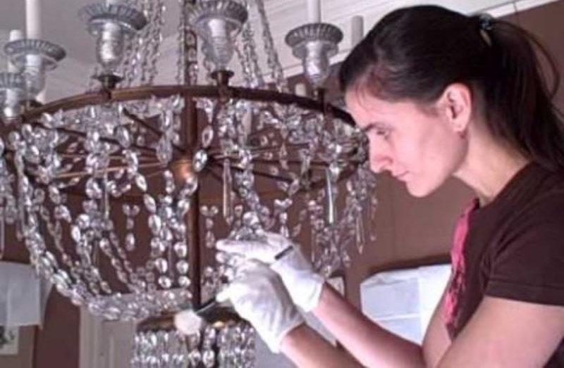 With what and how to wash a crystal chandelier